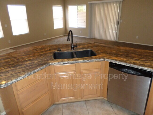 859 W Kroll Ave photo 5