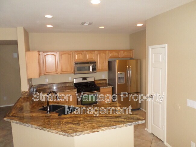 859 W Kroll Ave photo 4