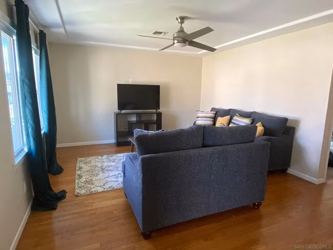 5442 San Onofre Terrace San Diego, CA 92114 photo 4
