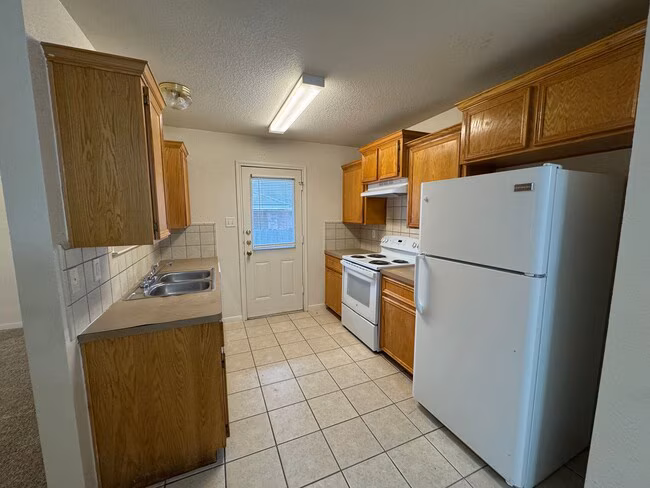 311 Cedar Ridge Dr Nolanville, TX 76559 photo 4