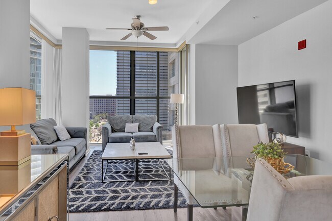 1150 J St San Diego, CA 92101 photo 4