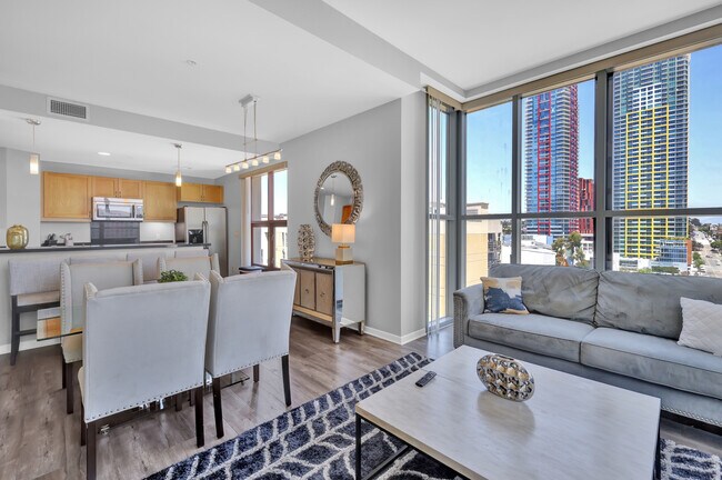 1150 J St San Diego, CA 92101 photo 2