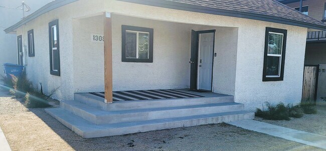 1309 W Taylor St Phoenix, AZ 85007 photo 2