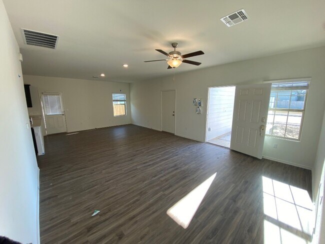 3508 Lodgepole Dr Austin, TX 78744 photo 4