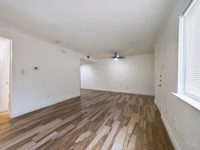 2124 Burton Dr Austin, TX 78741 photo 3