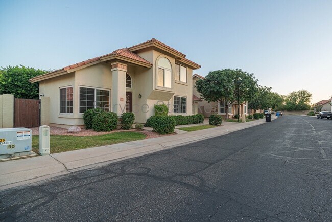 3801 E Orchid Ln Phoenix, AZ 85044 photo 3