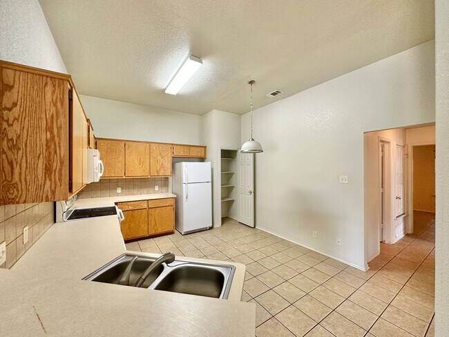 214 Dale Earnhardt Dr Harker Heights, TX 76548 photo 5