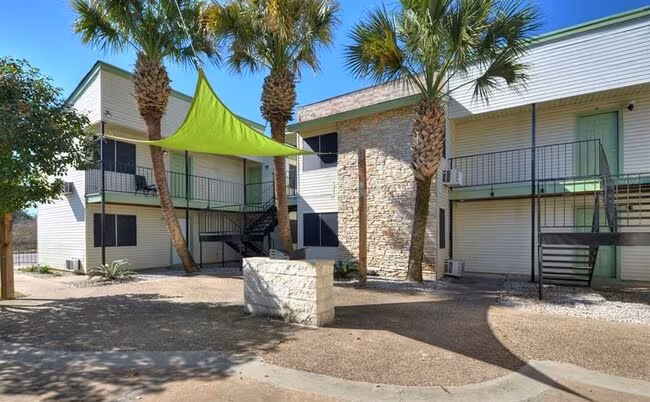 Palm Gardens Apartments photo 2