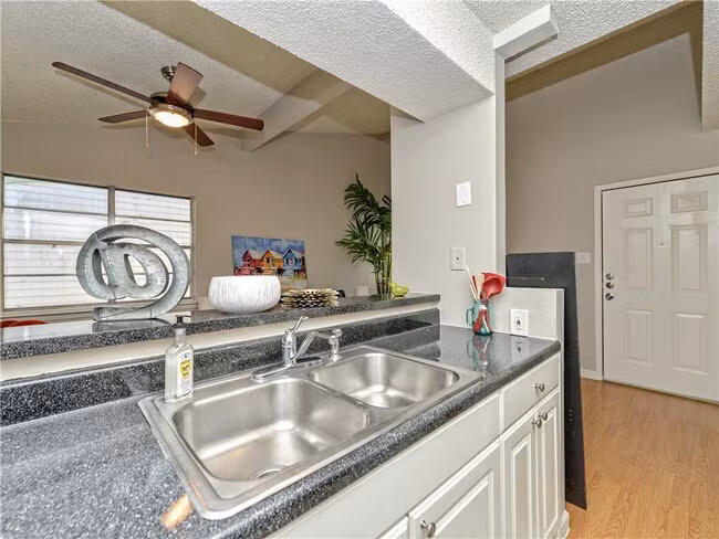 Palm Gardens Apartments photo 5