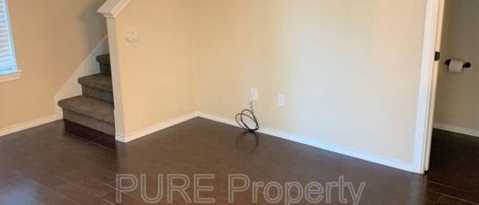 211 N College St Georgetown, TX 78626 photo 4