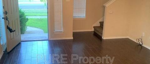 211 N College St Georgetown, TX 78626 photo 3