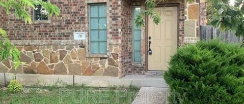 211 N College St Georgetown, TX 78626 photo 2