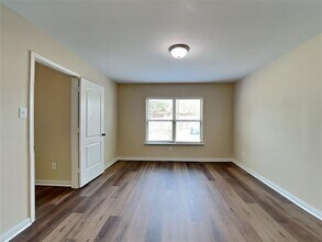 1334 Barrel Dr Dallas, TX 75253 photo 2