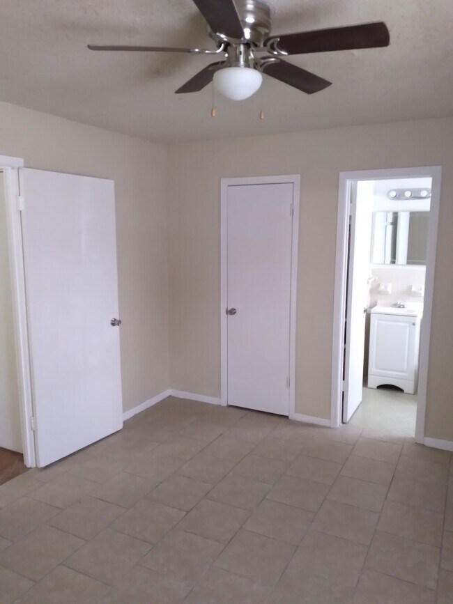 1203 N College St Killeen, TX 76541 photo 2