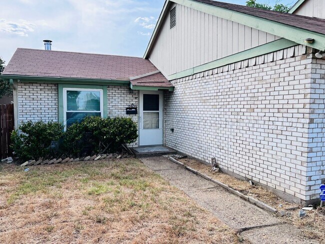 2925 Fairway Drive, Grand Prairie, TX 75052 photo 3