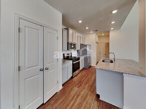207 Pebble Creek Run New Braunfels, TX 78130 photo 2