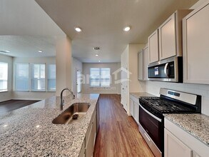 207 Pebble Creek Run New Braunfels, TX 78130 photo 3