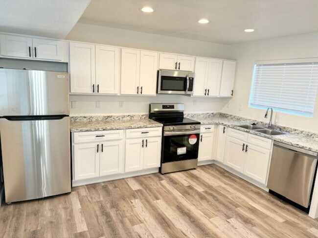 2602 W Ocotillo Rd Phoenix, AZ 85017 photo 2