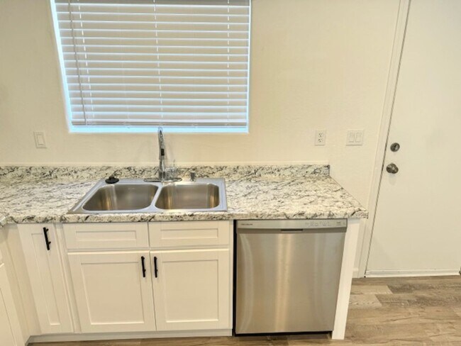 2602 W Ocotillo Rd Phoenix, AZ 85017 photo 5