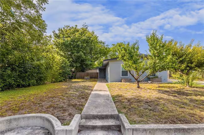 1009 Field St San Marcos, TX 78666 photo 2