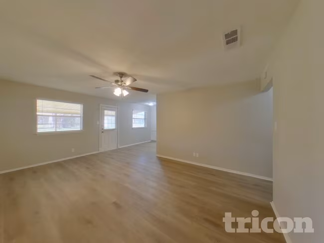 729 Hallvale Drive, White Settlement, TX 76108 photo 4