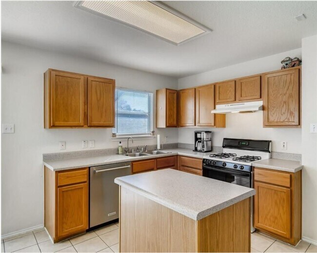 12205 Kelton Dr Austin, TX 78754 photo 3