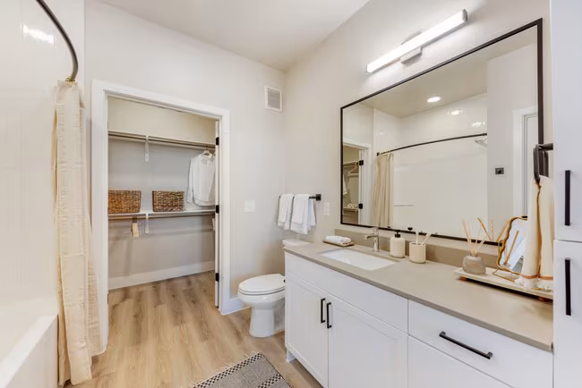 The Howard Apartments photo 4
