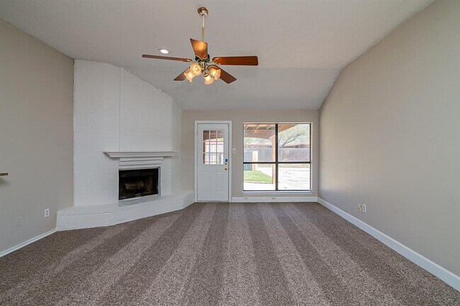 1529 Autumn Breeze Lane, Lewisville, TX 75077 photo 5