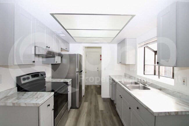 9514 W El Caminito Dr Peoria, AZ 85345 photo 3