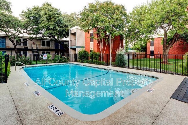 5426 Menchaca Rd Austin, TX 78745 photo 2