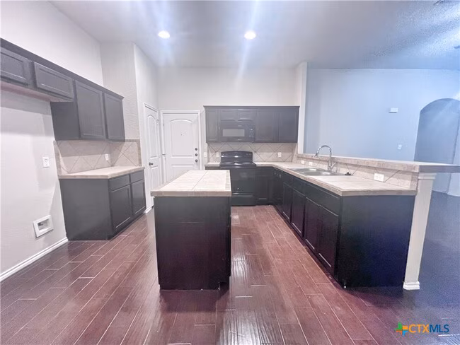 569 Creekside Cir New Braunfels, TX 78130 photo 3