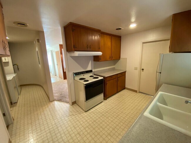 121 Coulson Ave Santa Cruz, CA 95060 photo 5