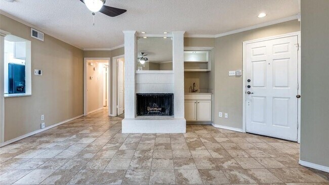 16301 Ledgemont Ln Addison, TX 75001 photo 3
