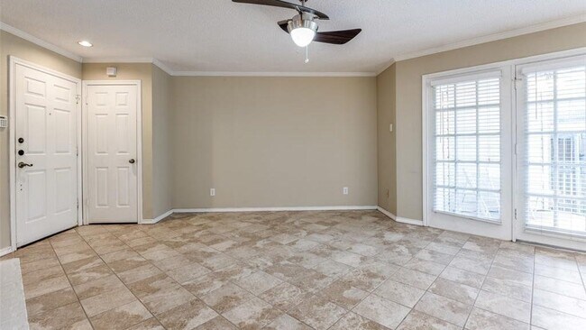 16301 Ledgemont Ln Addison, TX 75001 photo 2