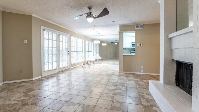 16301 Ledgemont Ln Addison, TX 75001 photo 4