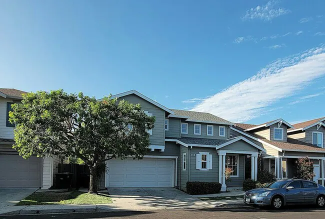925 Gates St East Palo Alto, CA 94303 photo 2