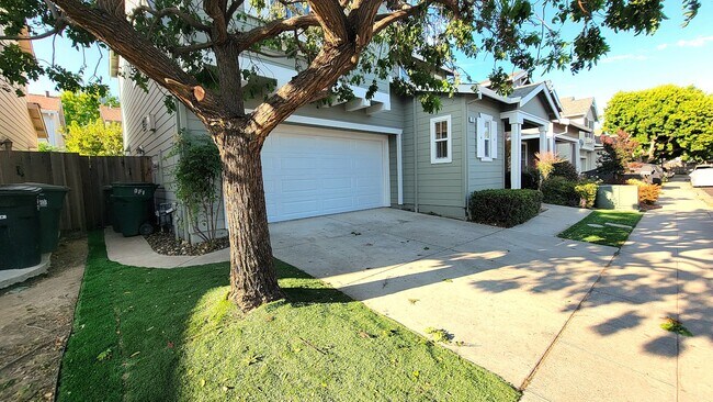 925 Gates St East Palo Alto, CA 94303 photo 3