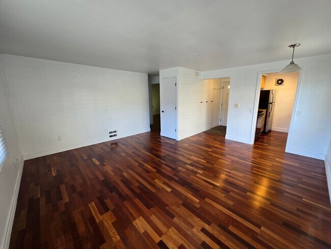 522 Prospect St Seattle, WA 98109 photo 3
