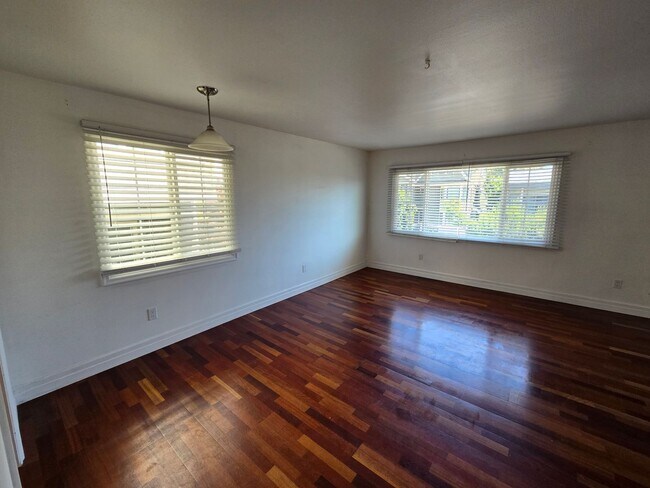 522 Prospect St Seattle, WA 98109 photo 2