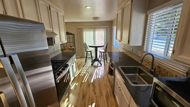 1988 Linden St Livermore, CA 94551 photo 3