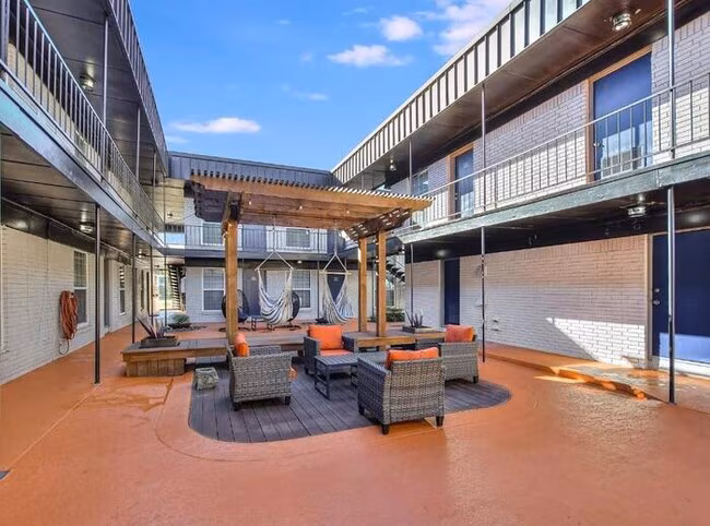 1302 W 24th St Austin, TX 78705 photo 3