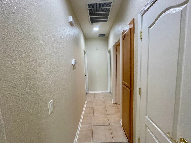 Rent Ready Home in Summerset at Brentwood. photo 5