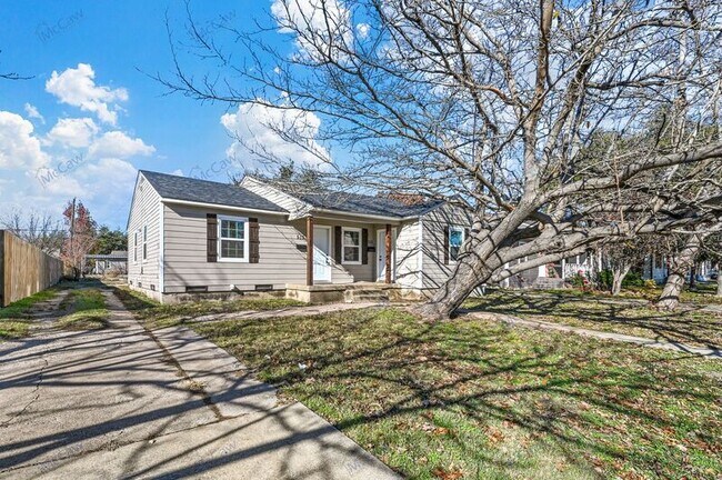 513 NE 19th St Grand Prairie, TX 75050 photo 2