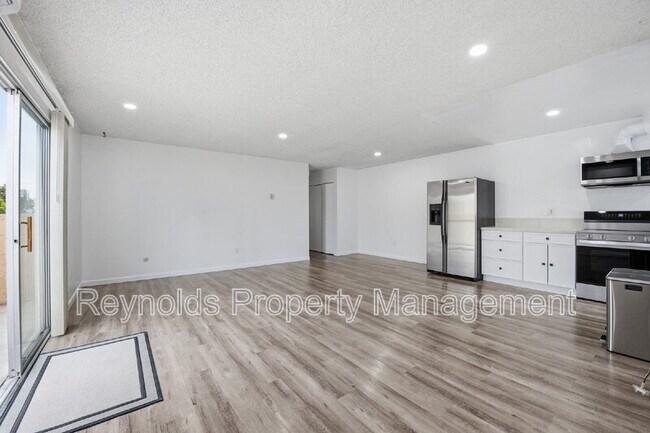 6814 Camphor Ln San Diego, CA 92139 photo 2