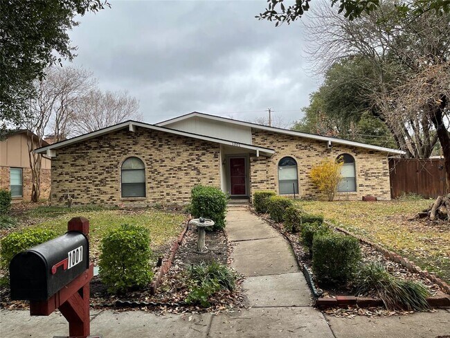 1001 Mossvine Dr Plano, TX 75023 photo 2
