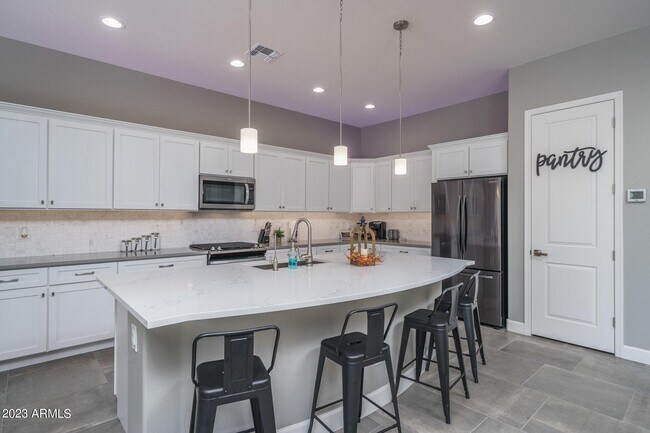 12329 S 179TH Avenue photo 4
