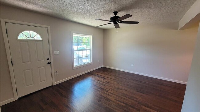 1709 Crestridge Drive, Garland, TX 75042 photo 2