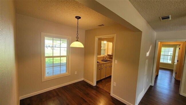 1709 Crestridge Drive, Garland, TX 75042 photo 4