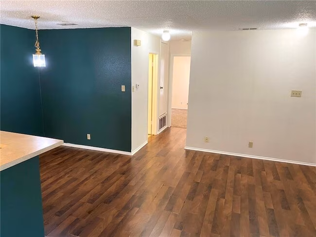 9906 Hundred Oaks Cir Austin, TX 78750 photo 2