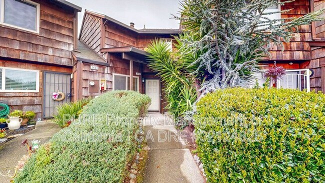 1432 Parkway Dr Rohnert Park, CA 94928 photo 2